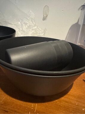 Matte Black Mixing Bowls with Silicone Lids